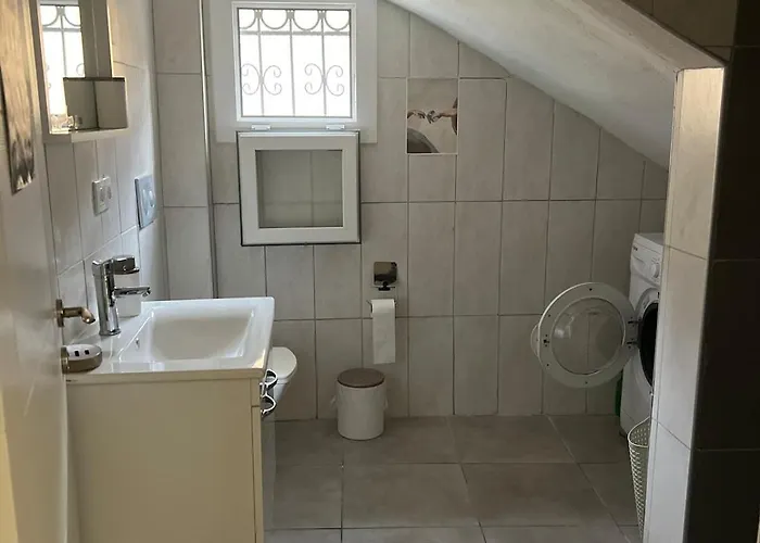 Garden House & Private House With Garden Apartment